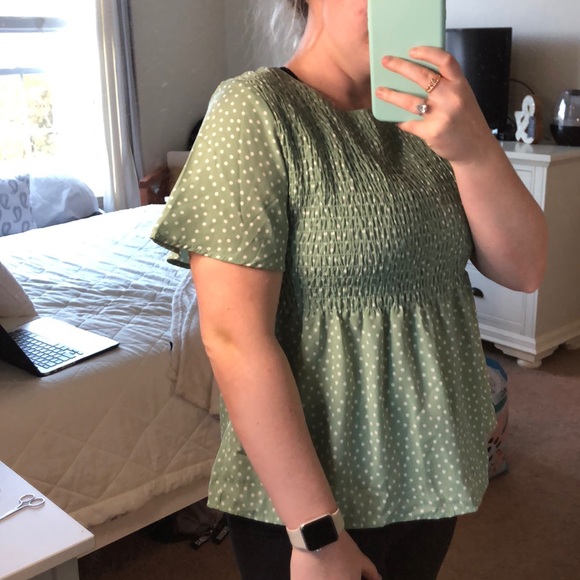 ✨SOLD✨ NWT Green Top with White polka dots! - Picture 2 of 4